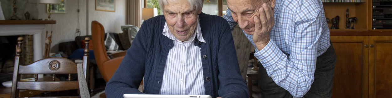 Echtpaar op hoge leeftijd die nog steeds zonder hulp in eigen woning leeft.