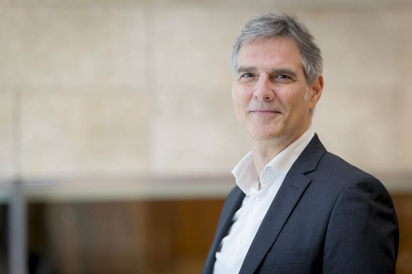 Dr. C. (Crétien) van Campen