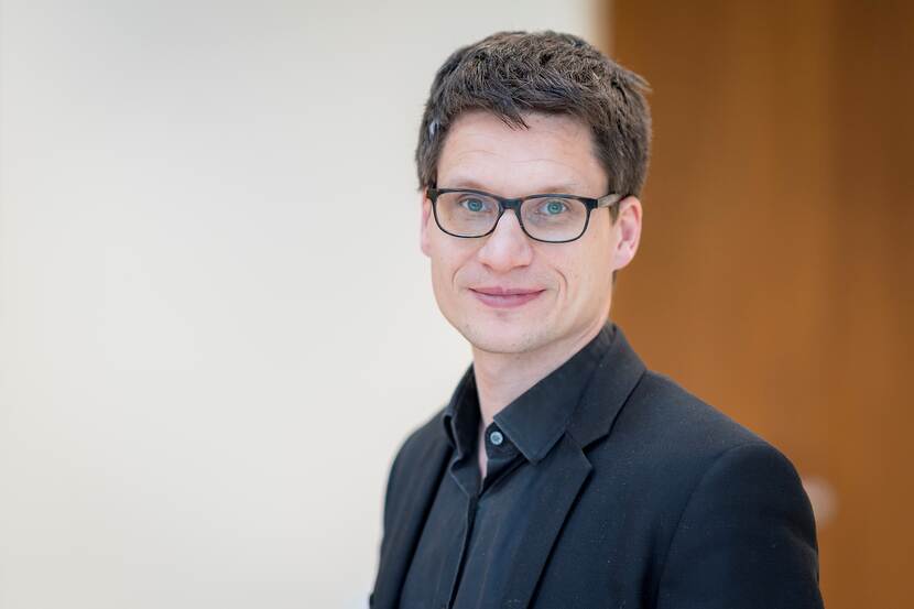 Dr. J.J. (Jesper) Rözer